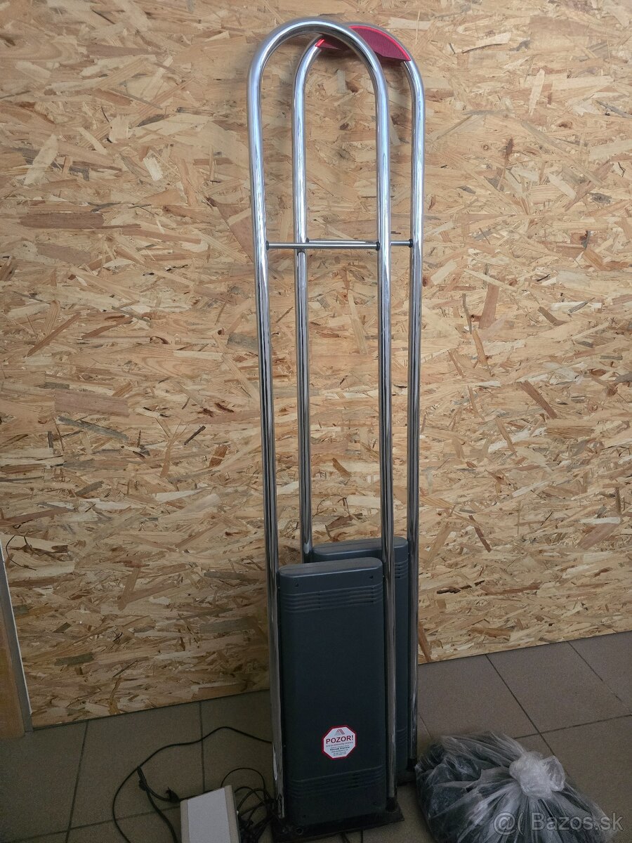 Bezpečnostná brána, vybavenie predajne - 2