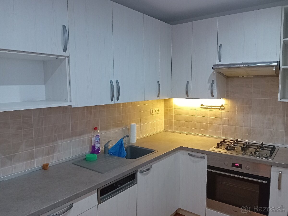 Na predaj pekný prerobený 3 izb.byt v peknom prostredí - 2