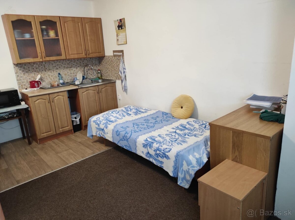 Prenajmem izbu pre jedného 280 € - 2