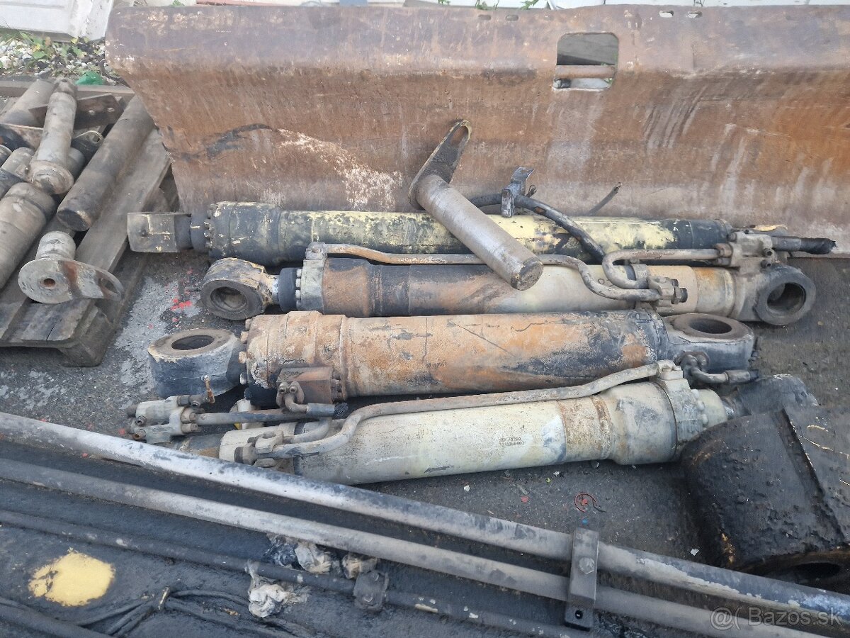NEW HOLLAND MH 5,6 ramena, napravy, kardan - 2