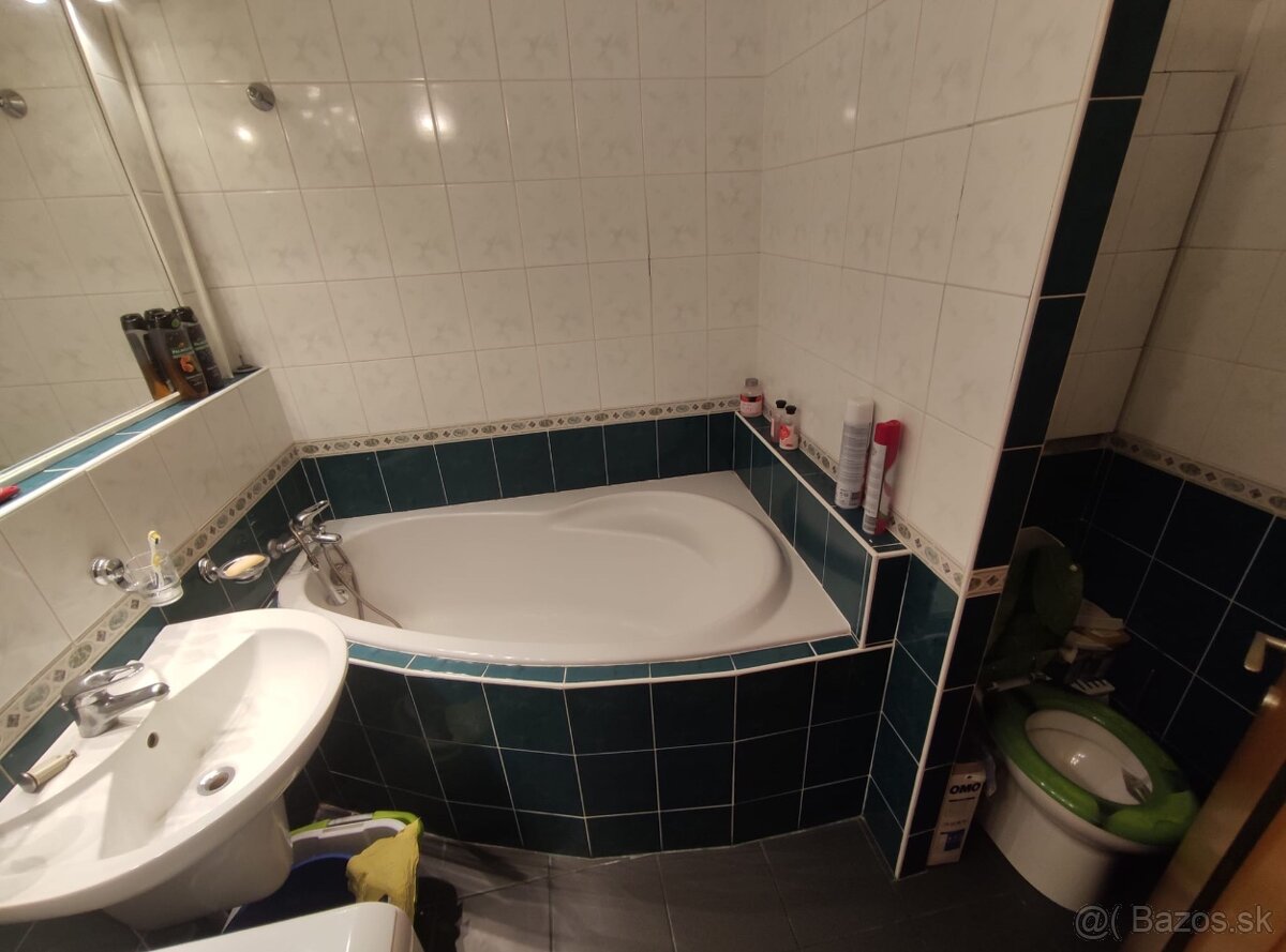 Veľkometrážny 3 izbový byt na predaj v centre mesta Veľký Me - 2