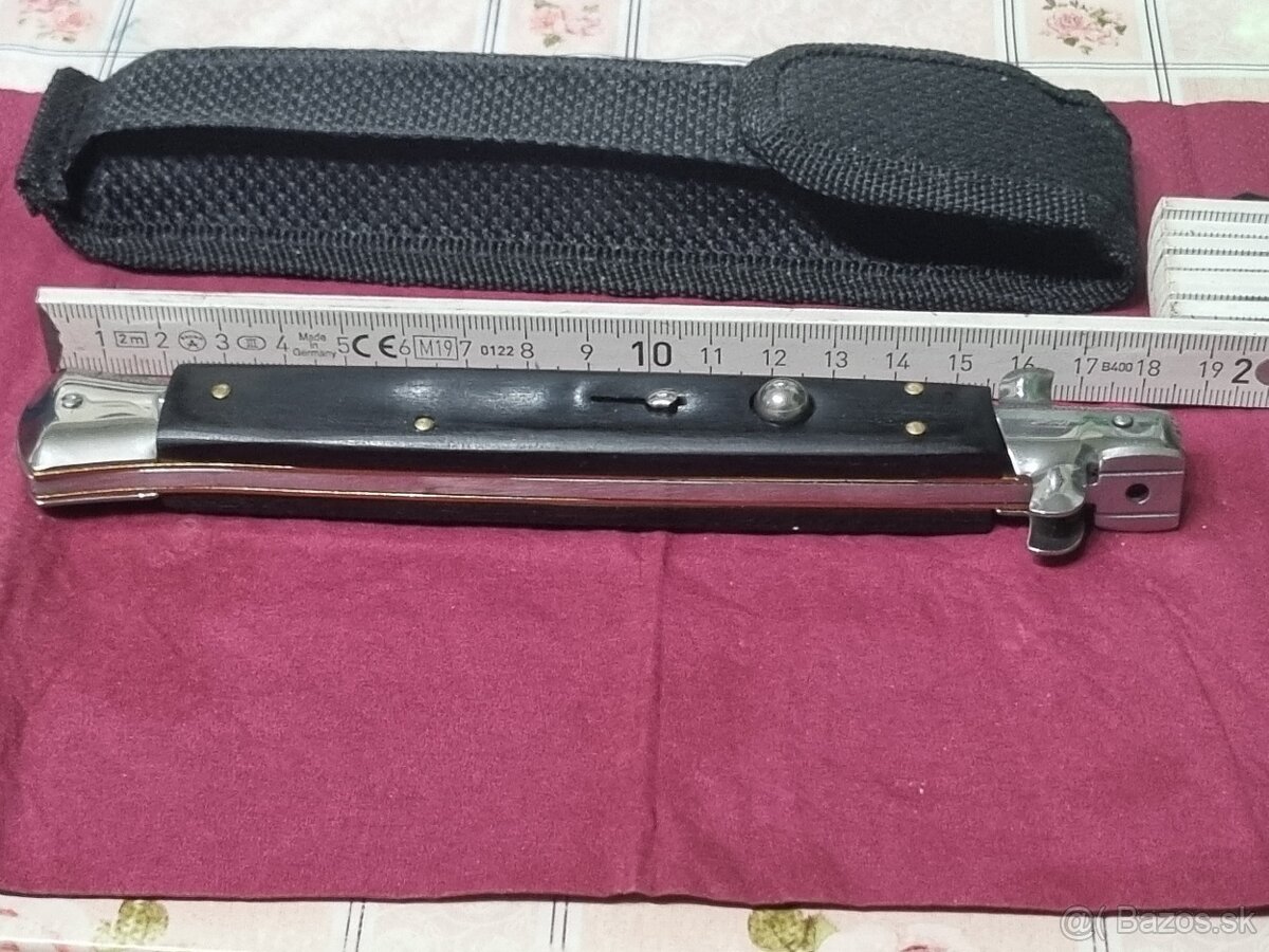 Veľký vyskakovací nožík. - 2