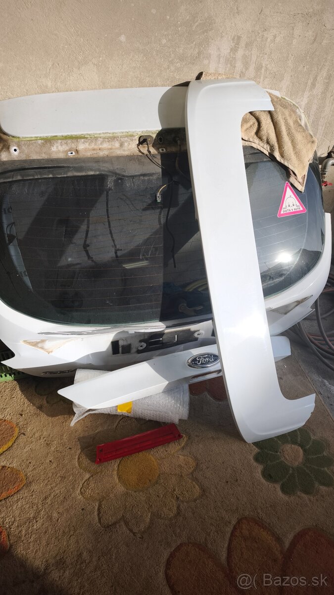 Diely z kufrovych dverí focus mk3 - 2