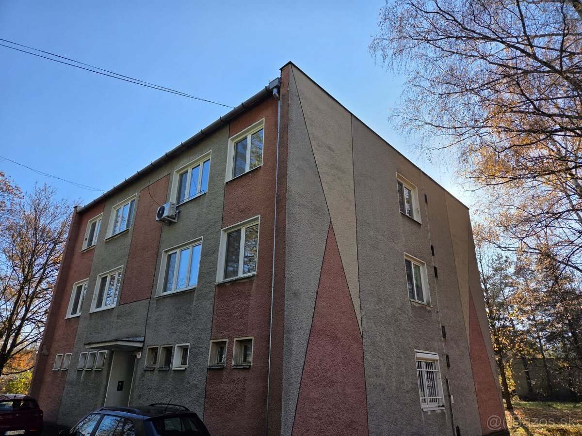 Dva a pol izbový byt v okrajovej časti Lučenca - 2