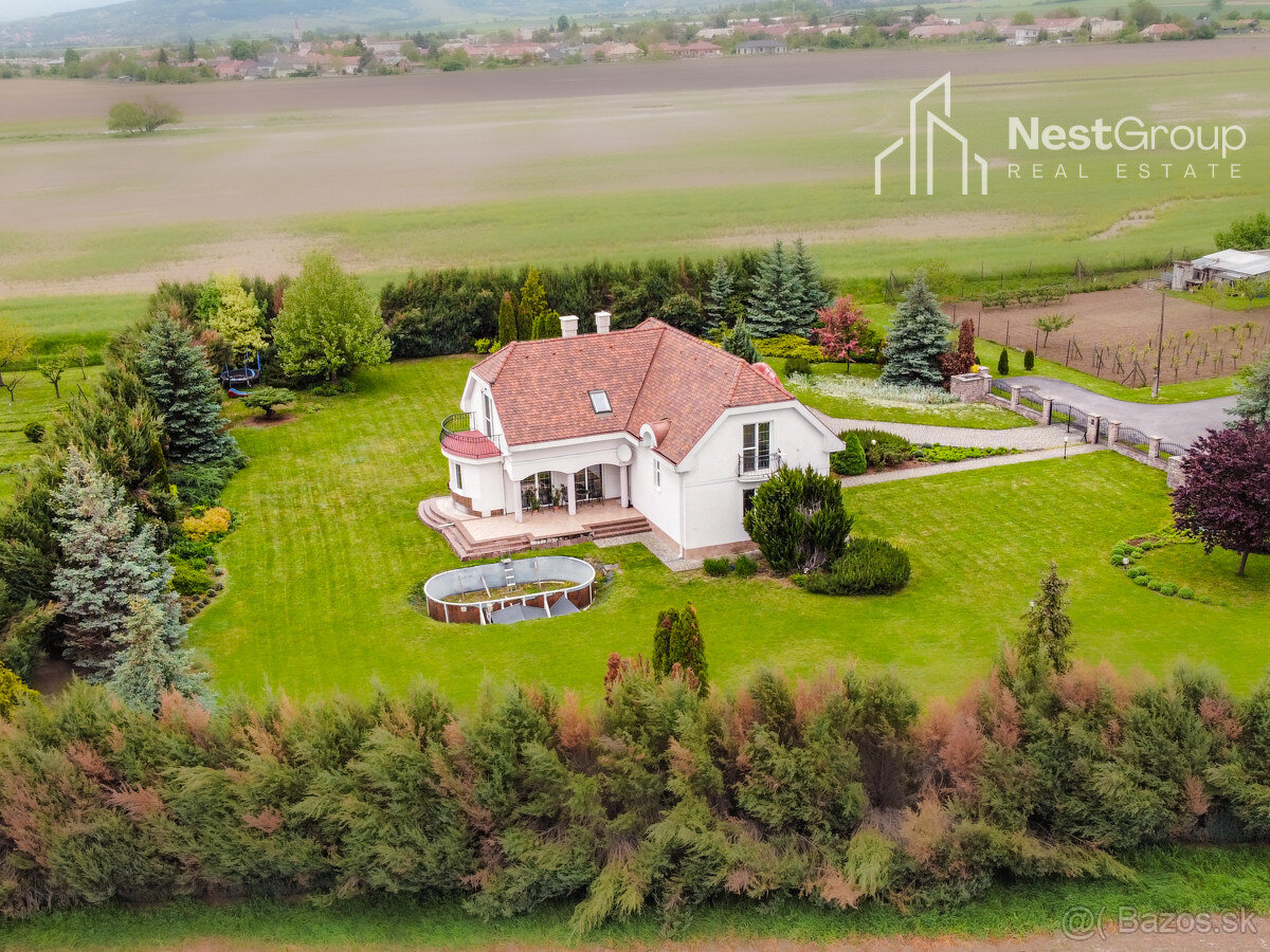 ZNÍŽENÁ CENA6- IZBOVÝ RD S DVOJGARÁŽOU,VEĽKÝ POZEMOK 1,65HA - 2