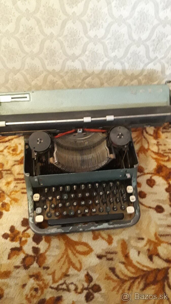Predam retro váhy a pisaci stroj - 2