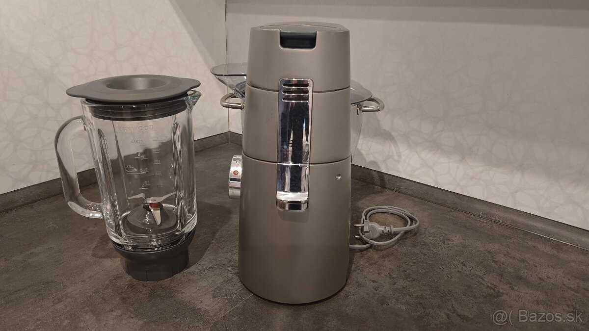 Predám kuchynský robot Kenwood KVL 80 CHEF XL - 2