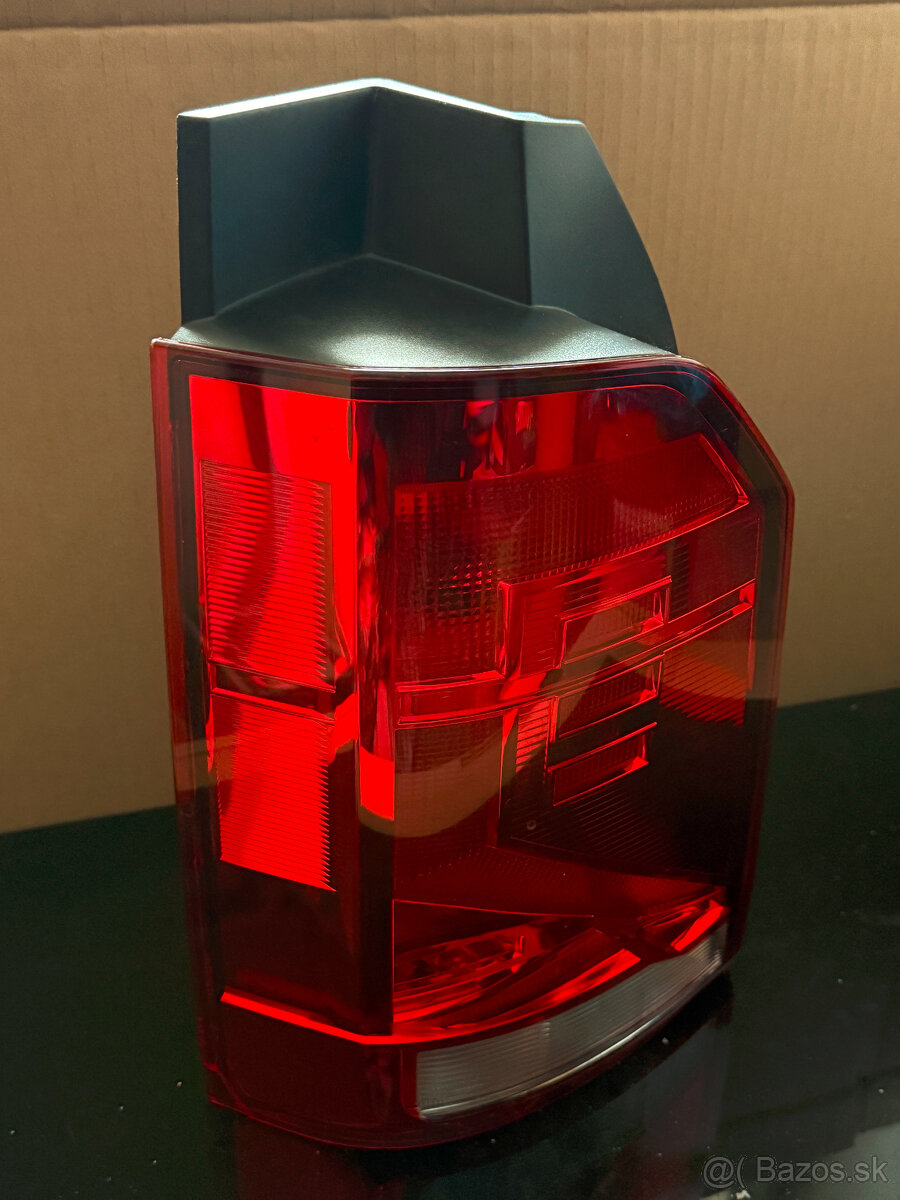 VW T6 Multivan / Caravelle / Transporter ľavé zadné svetlo - 2