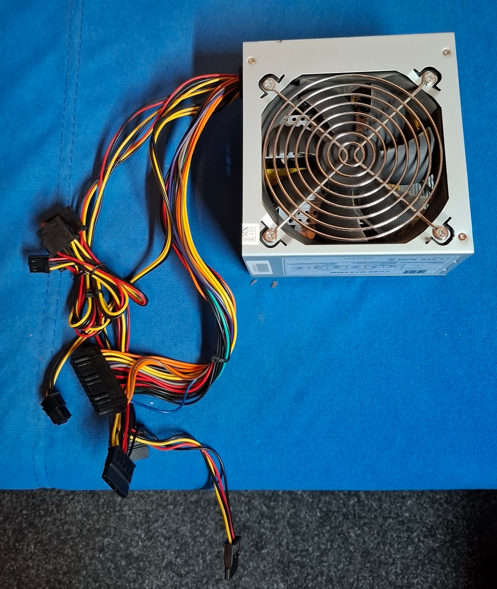 Predám PC zdroj iBox Cube Max 450W - 2