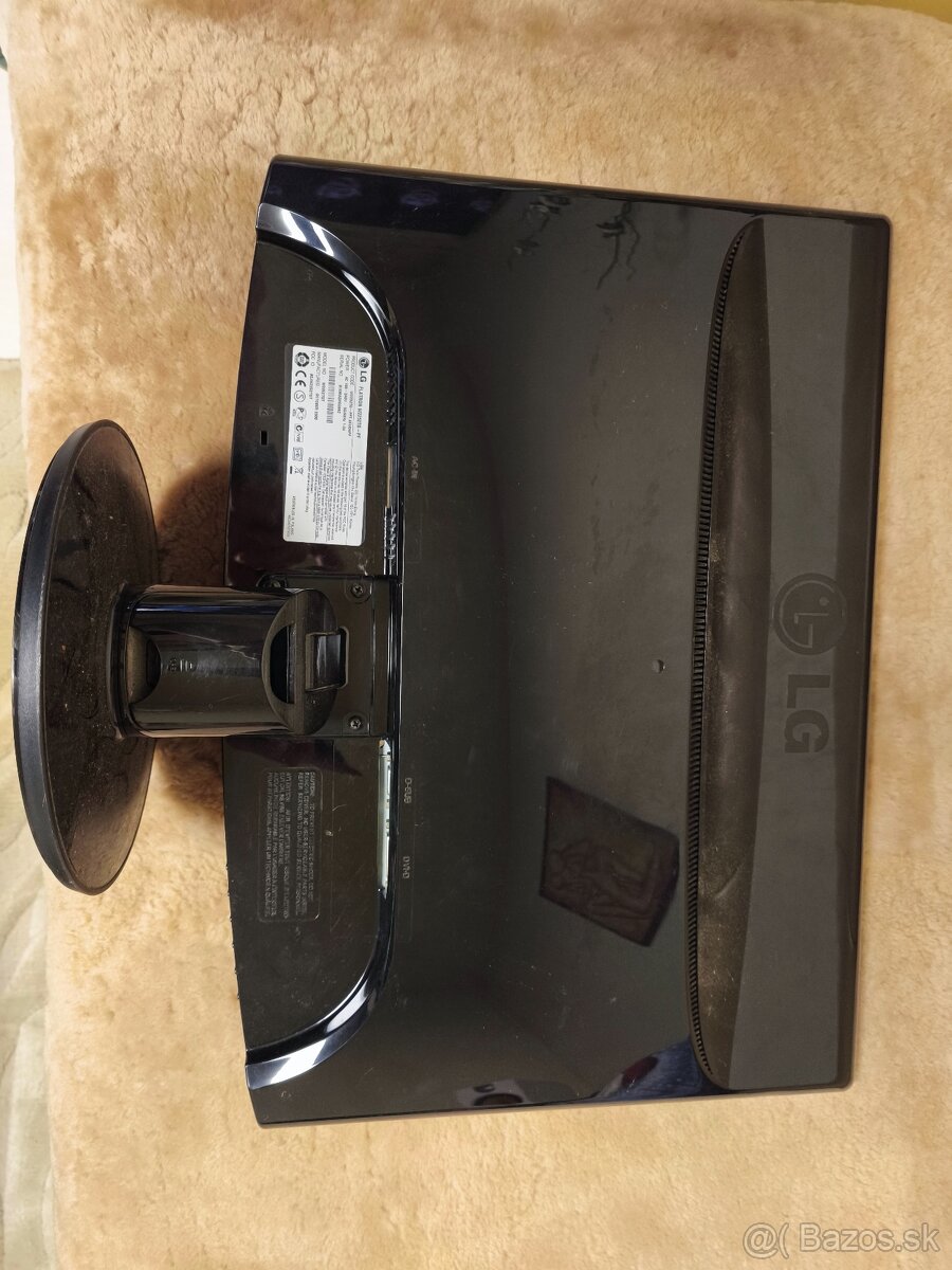 Predám monitor LG Flatron W2252TG – 22" | cena 20 € - 2