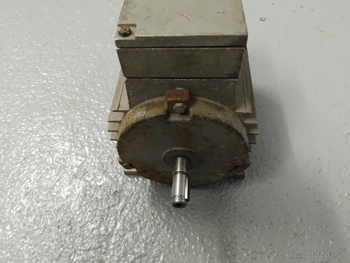 MEZ Elektromotor - 2