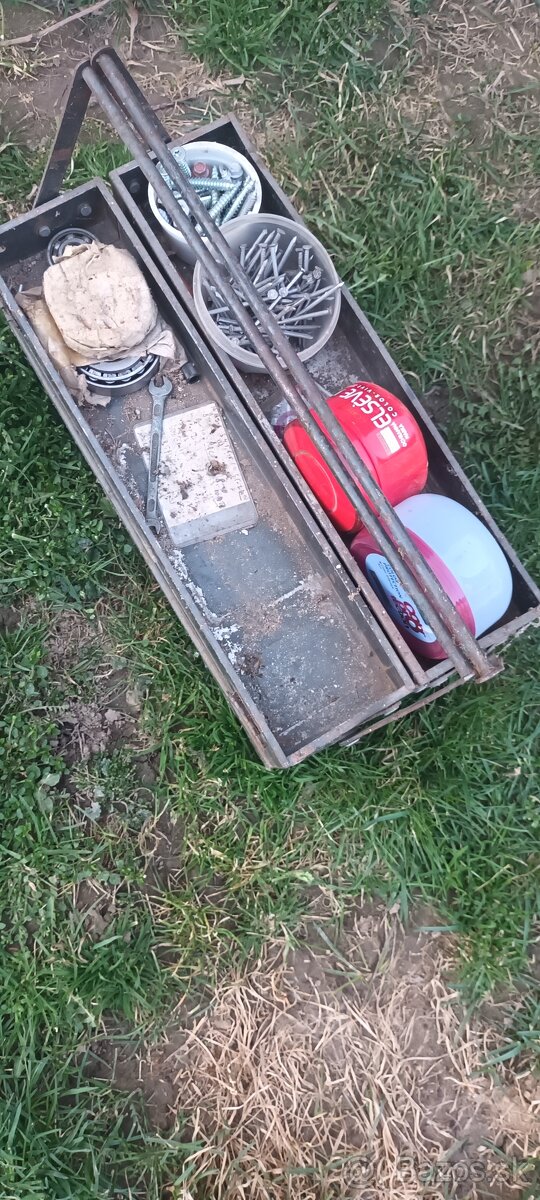 Retro kovova krabica len 9 euro - 2