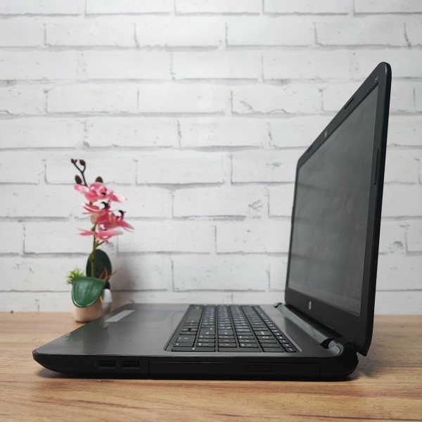 Predám HP notebook vo veľmi zachovalom stave. Notebook je fu - 2