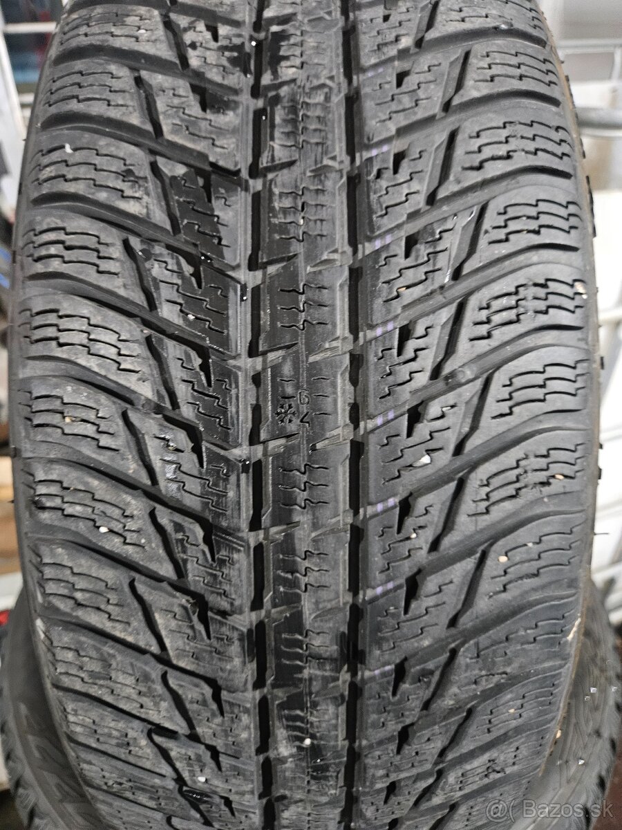 235/55R18 zimne nokian - 2