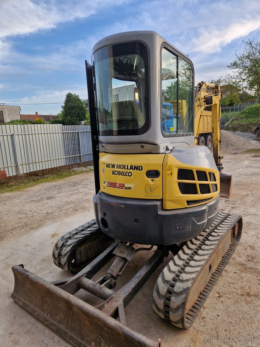 New Holland-Kobelco - 2