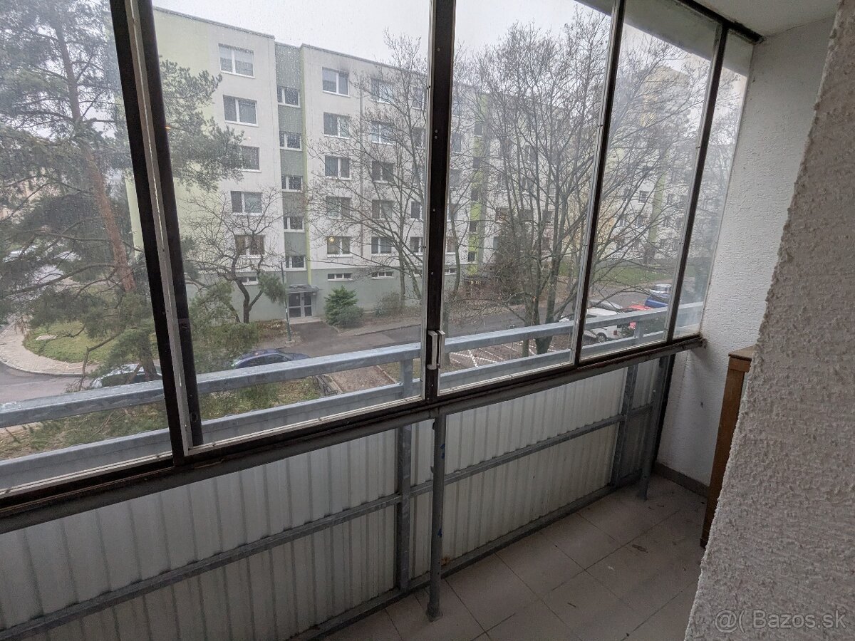 Prenájom 1,5 izb.bytu v Karlovej Vsi - 2