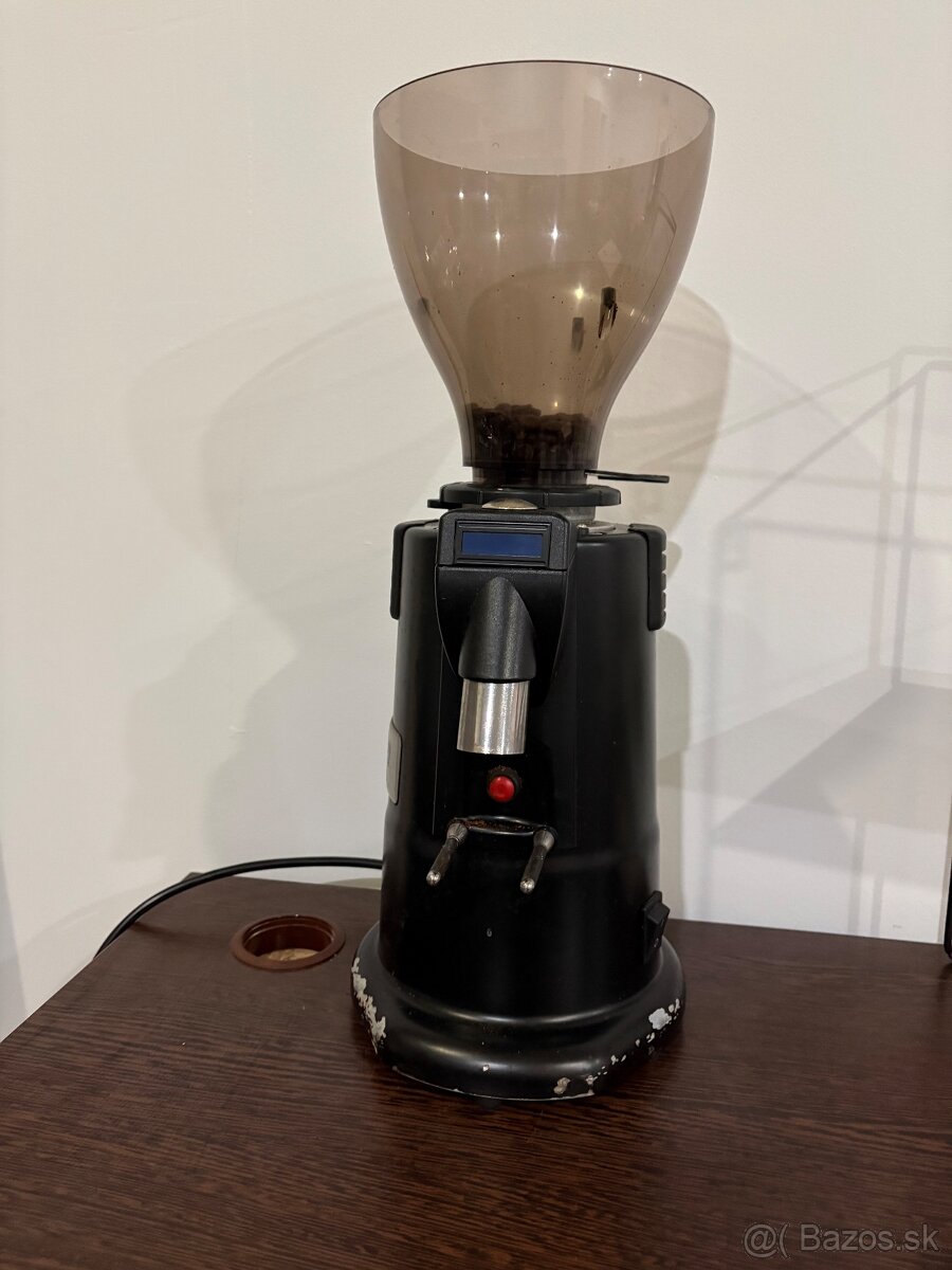 Odstupim zariadenie kaviarne - 2