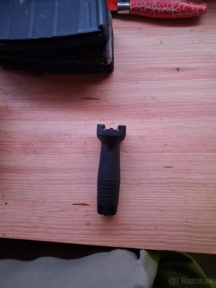 Taktická rúčka na RIS CYMA Čierna - 2