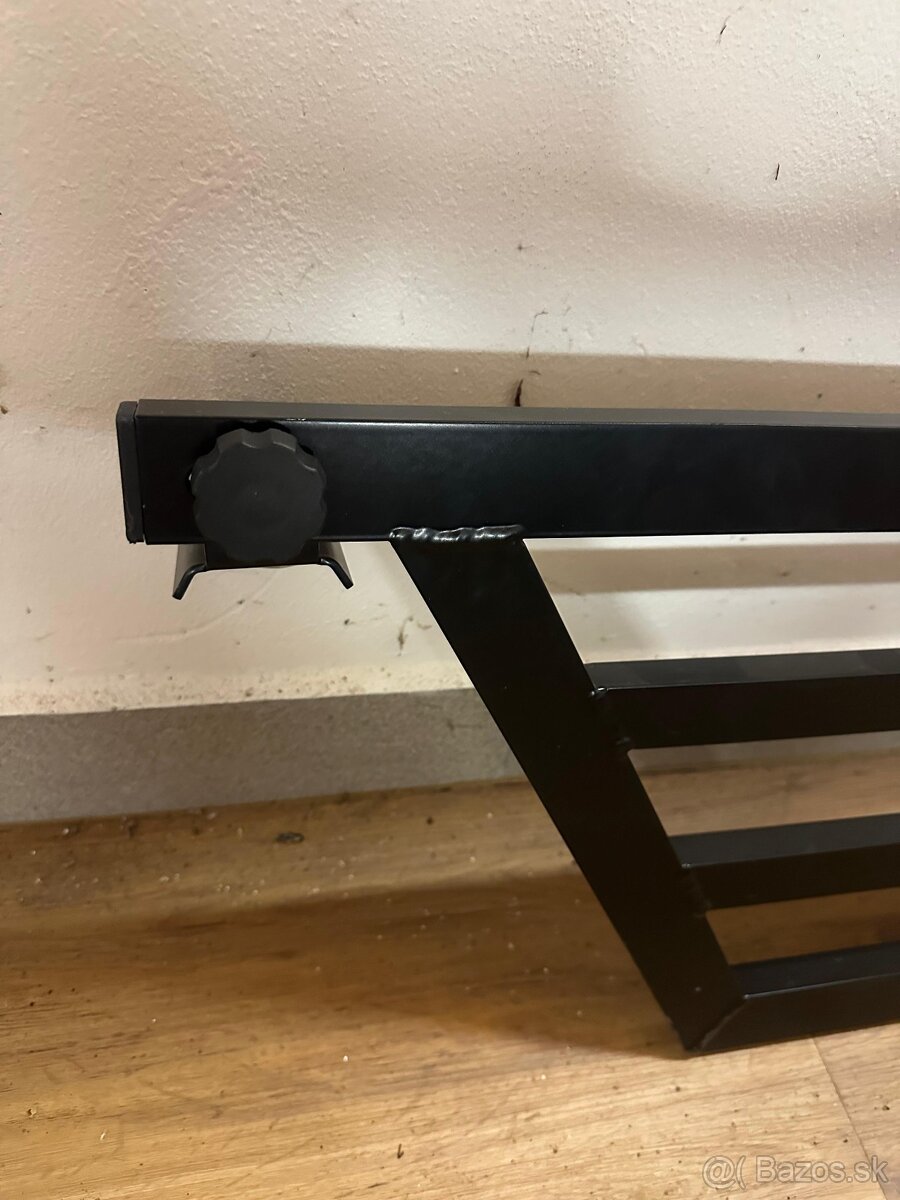 Deliaci rám na korbu na pick up - 2