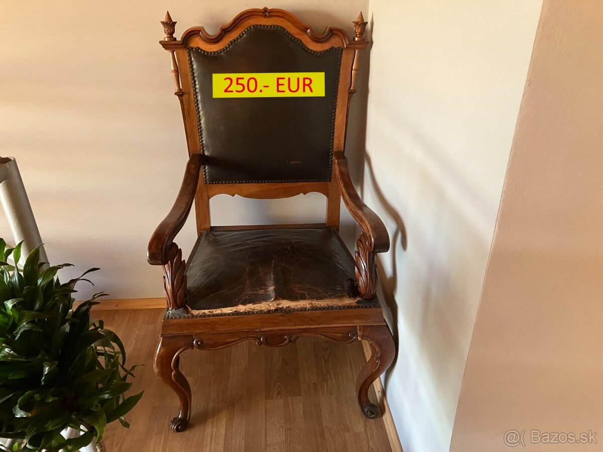 Vyrezávané 120 ročné kreslo - 2