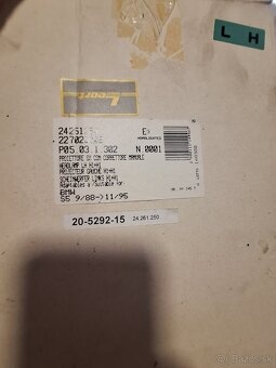 Predám na BMW S5 predné svetlo - 2