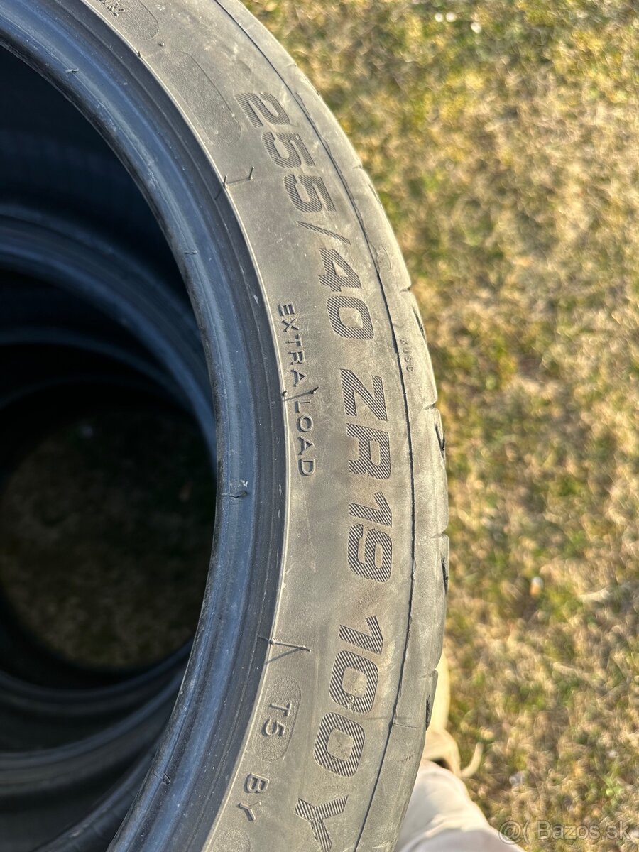 Letne pneu 255/40 R19 - 2