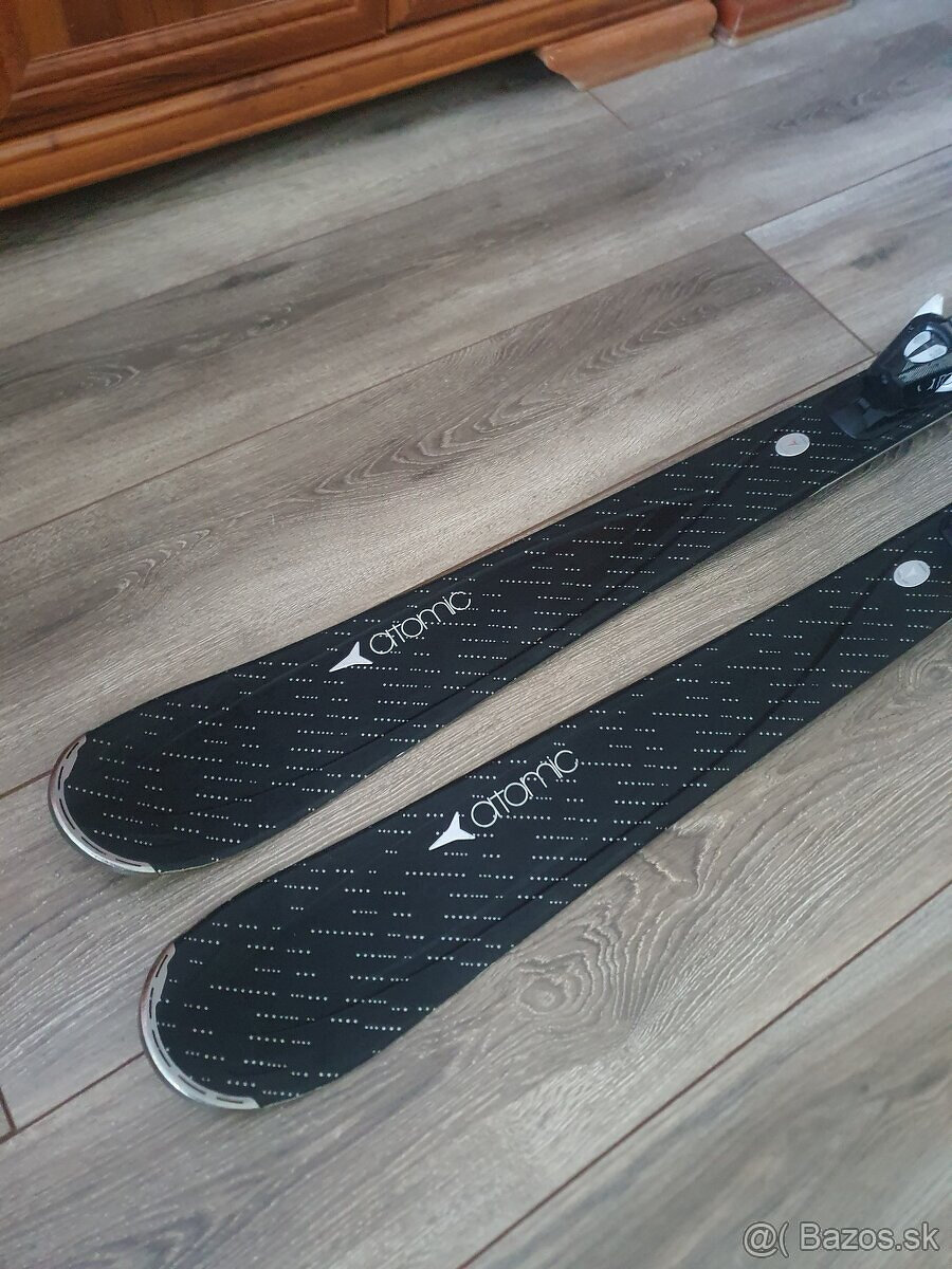 Predam damske lyze ATOMIC Clode,dlzka 163 cm - 2