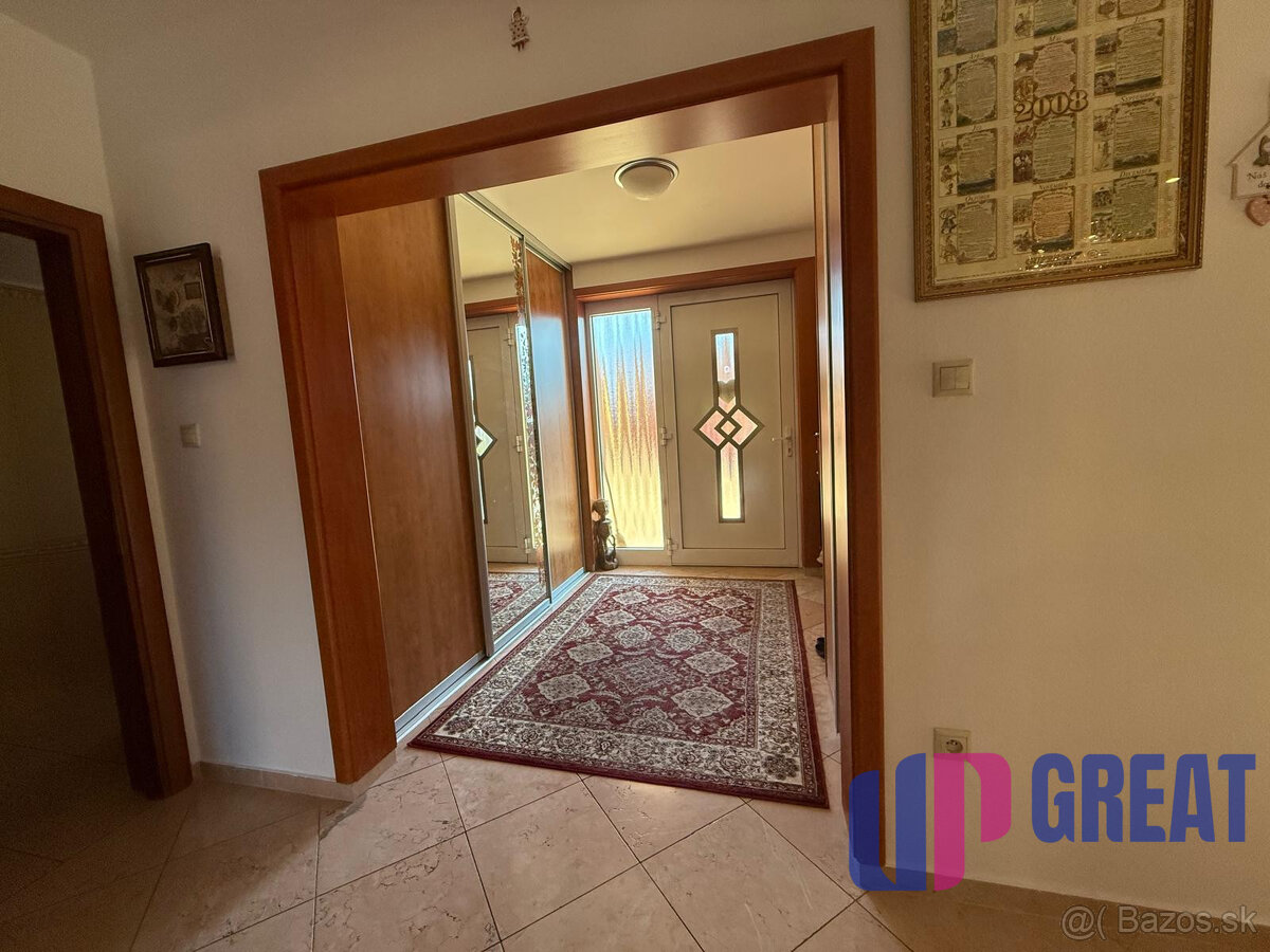 Na predaj 5-izbový rodinný dom s veľkorysou záhradou a bazén - 2