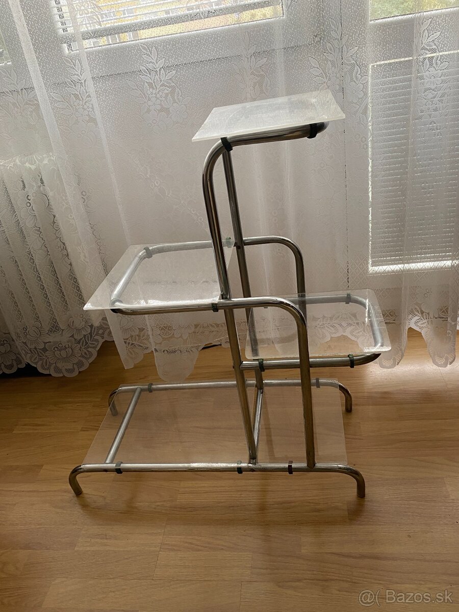 Chrómový stojan na kvety - 2