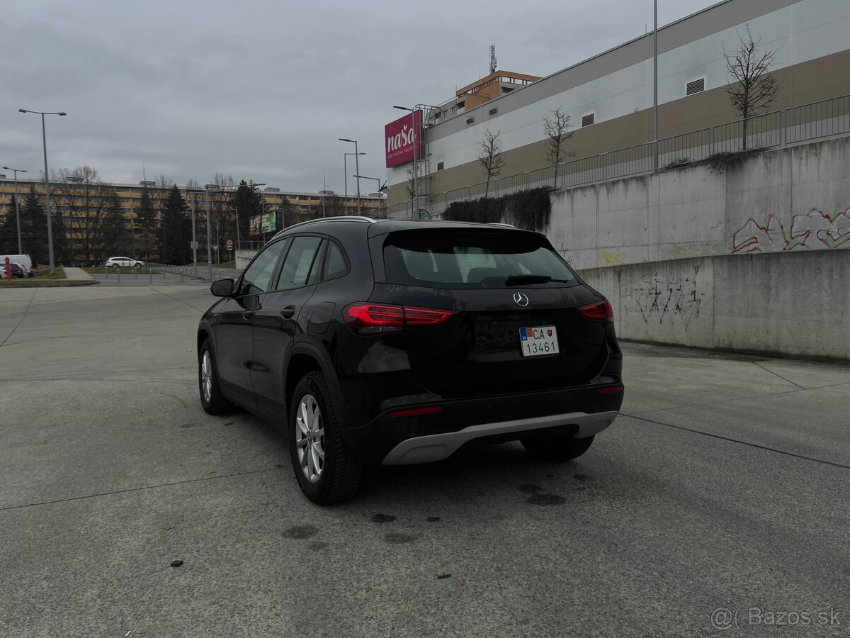 Mercedes Benz GLA180 A/T - 2