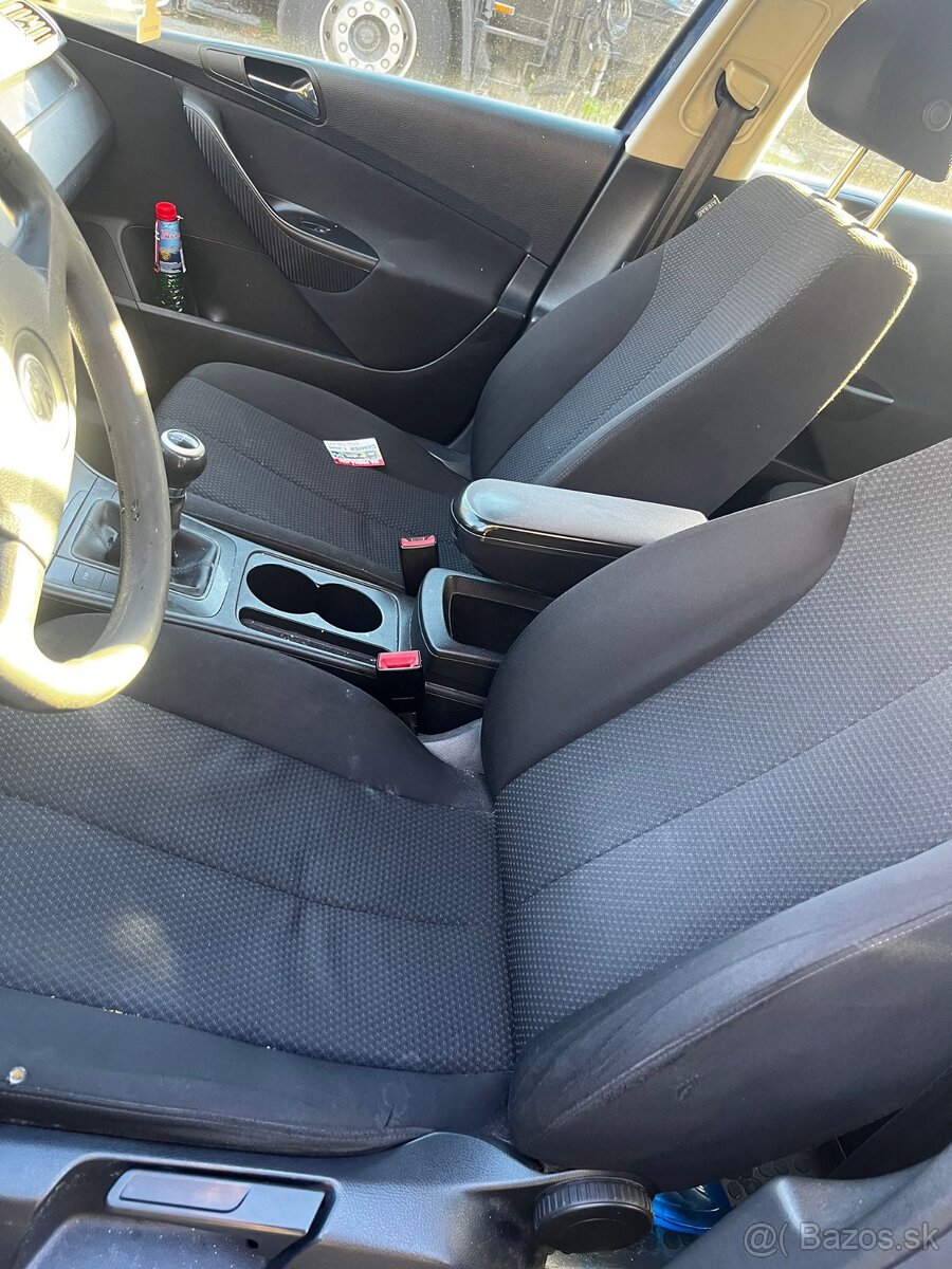 Predám palubnú dosku Volkswagen Passat b6 - 2