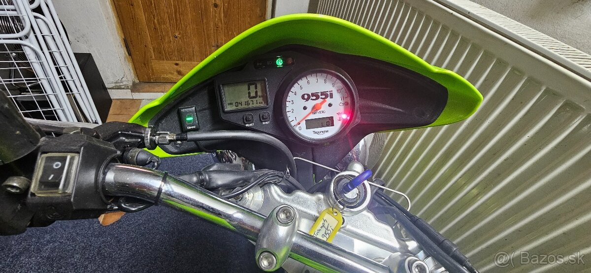 Triumph SpeedTriple 955i - 2