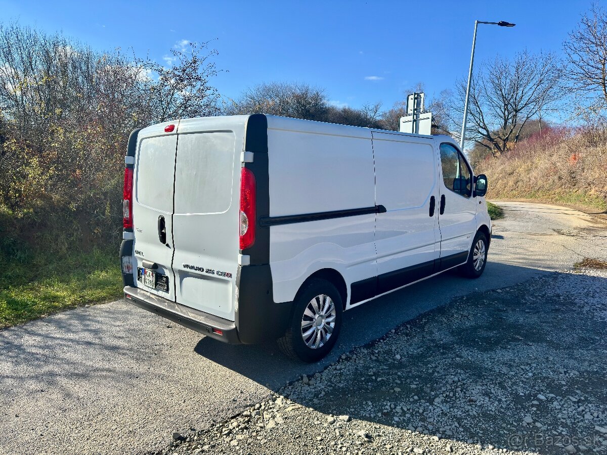 Opel Vivaro 2.5 CDTI Long - 2