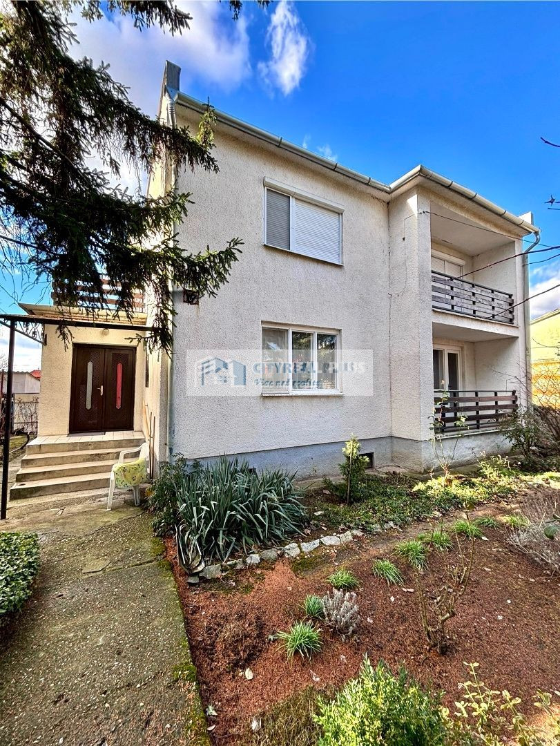 Ponúkame Vám na predaj 5 izbový rodinný dom v Hurbanove. - 2