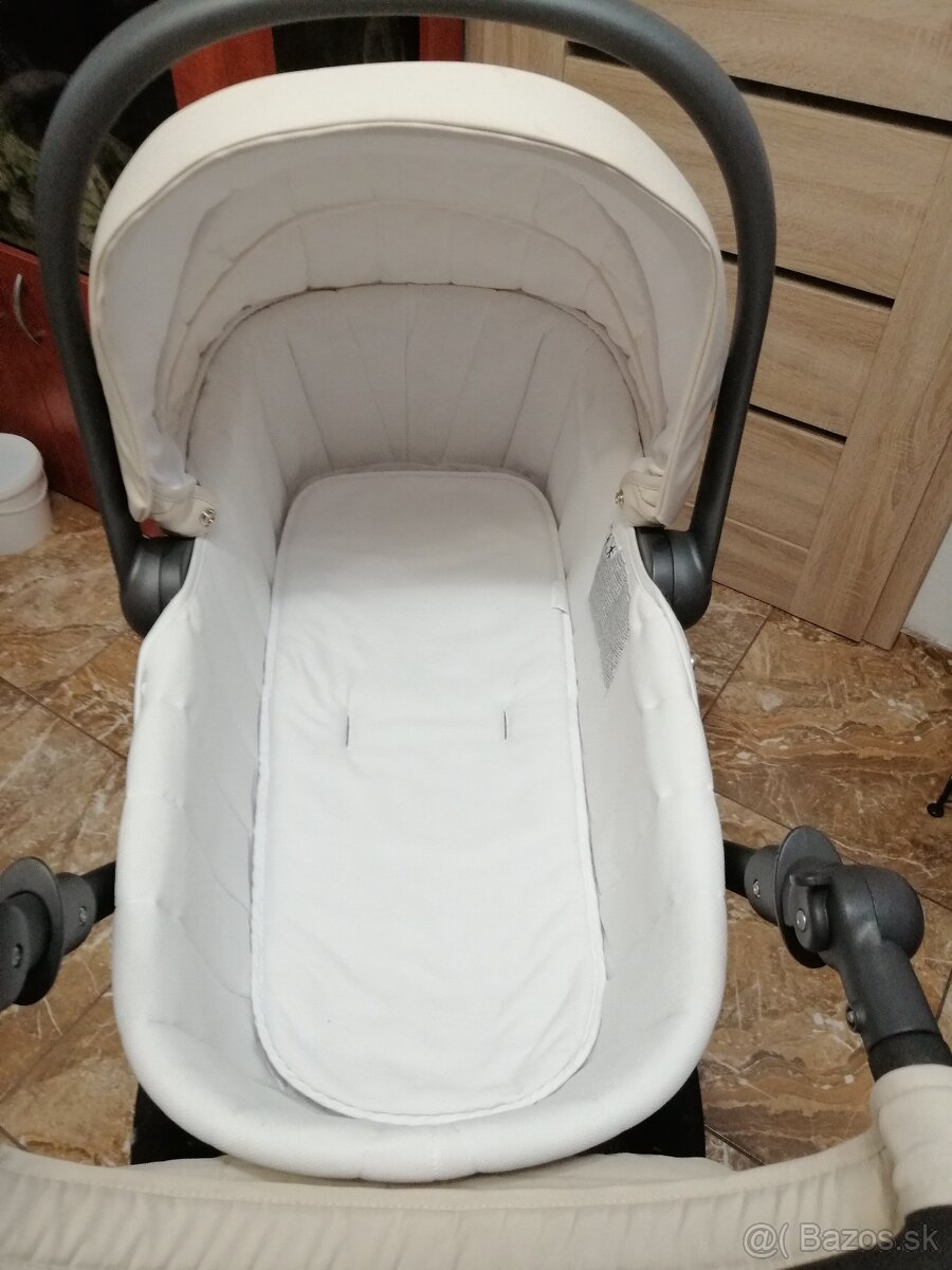 Predám zachovalý kočík 3 kombinácia - 2