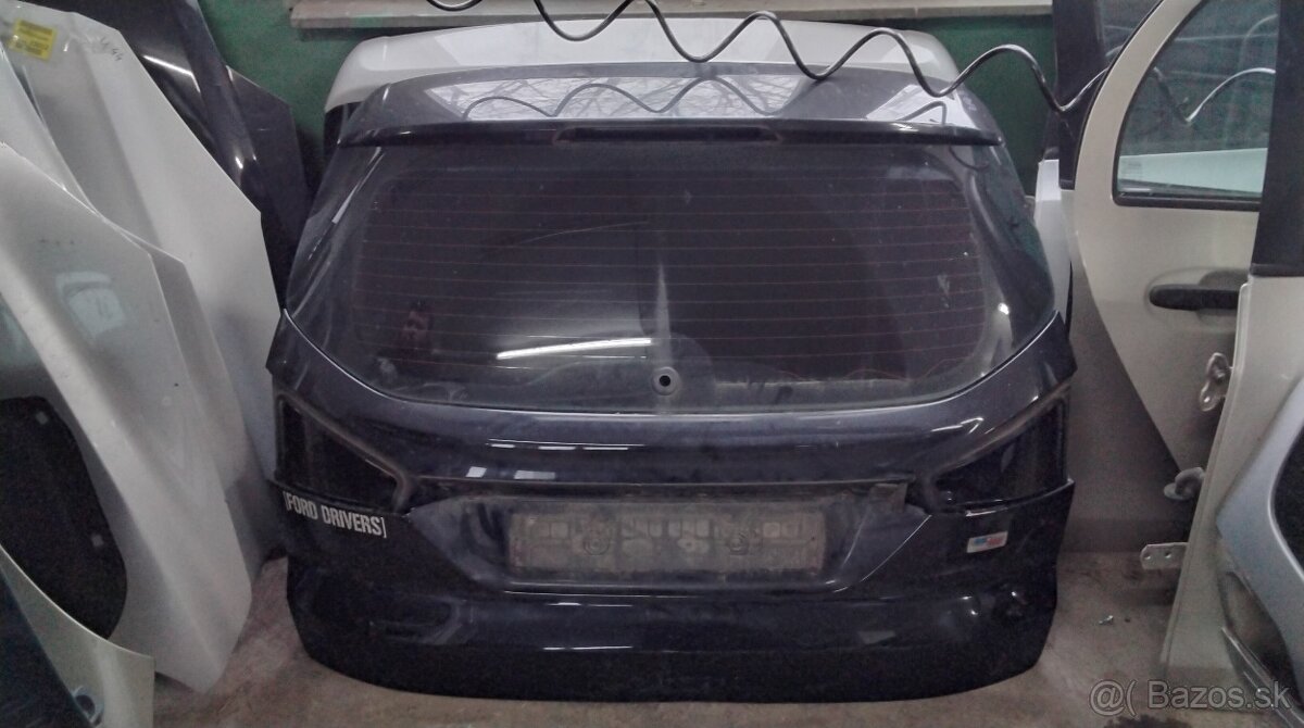 PIATE DVERE FORD MONDEO MK4 KOMBI predám - 2