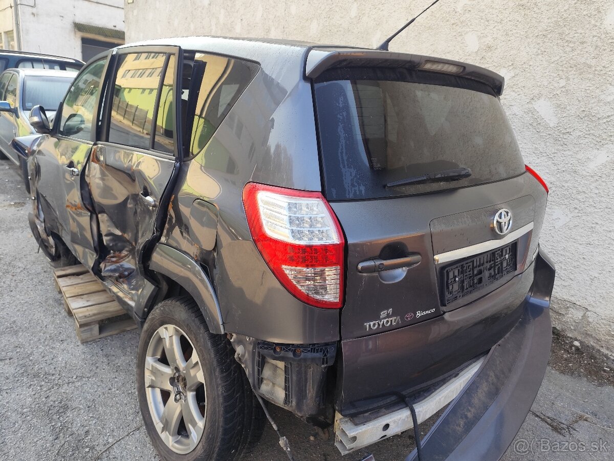 Rozpredám Toyotu Rav4. - 2