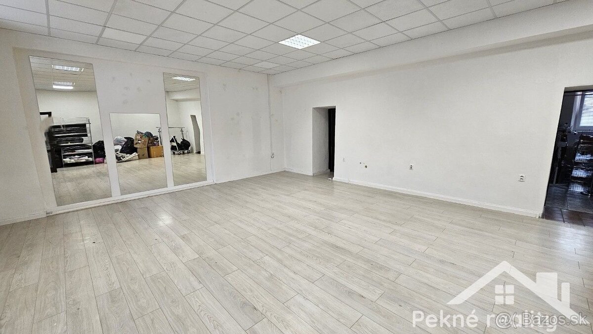 Prenájom prízemného priestoru na námestí SNP vo Zvolene - 2