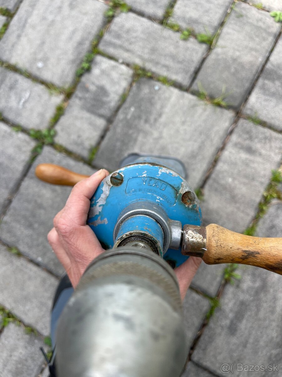 Ručná vŕtačka - 2