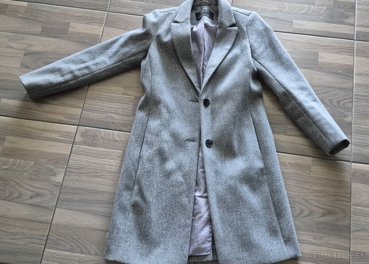 Predám balík dáms.oblečenia veľ.34-36,všetko spolu za 30eur - 2