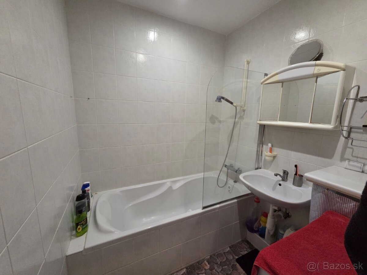 PREDAJ - 3 izbový byt ul.Štefánikova - MICHALOVCE - 2