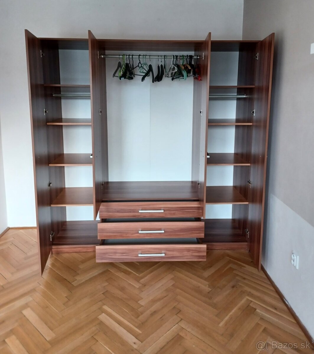 Veľká šatníková skriňa - 2