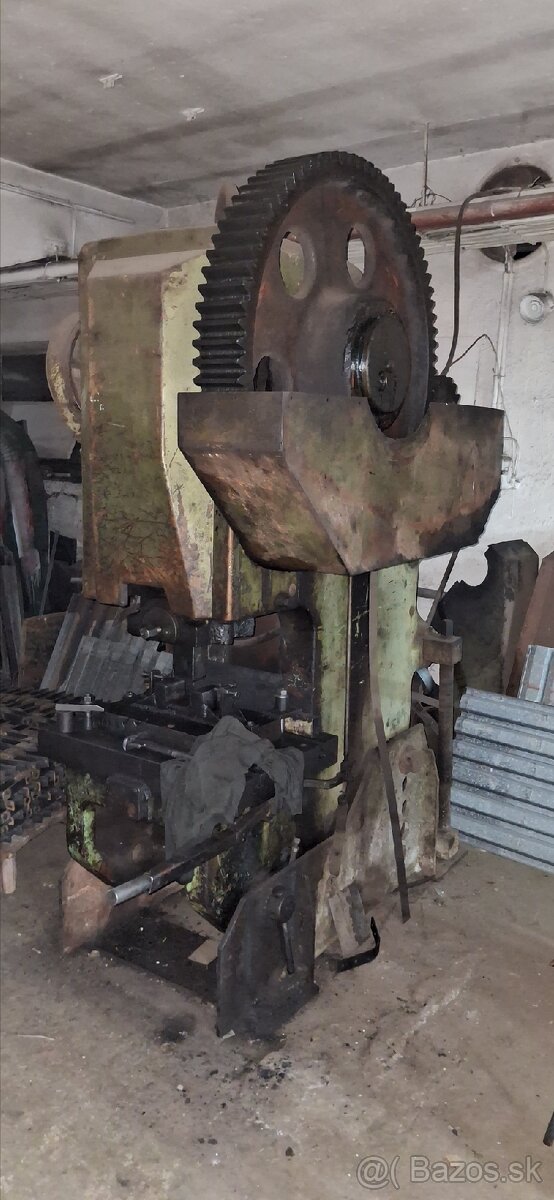 Vystrednikovy lis 63t - 2