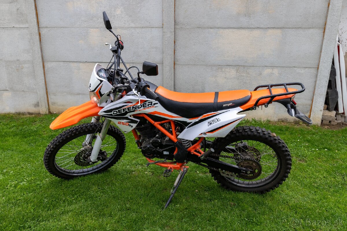 Motorka Defender 250