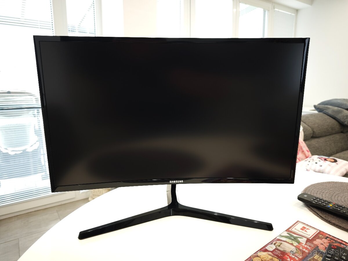 27" Samsung C27F396 - 2