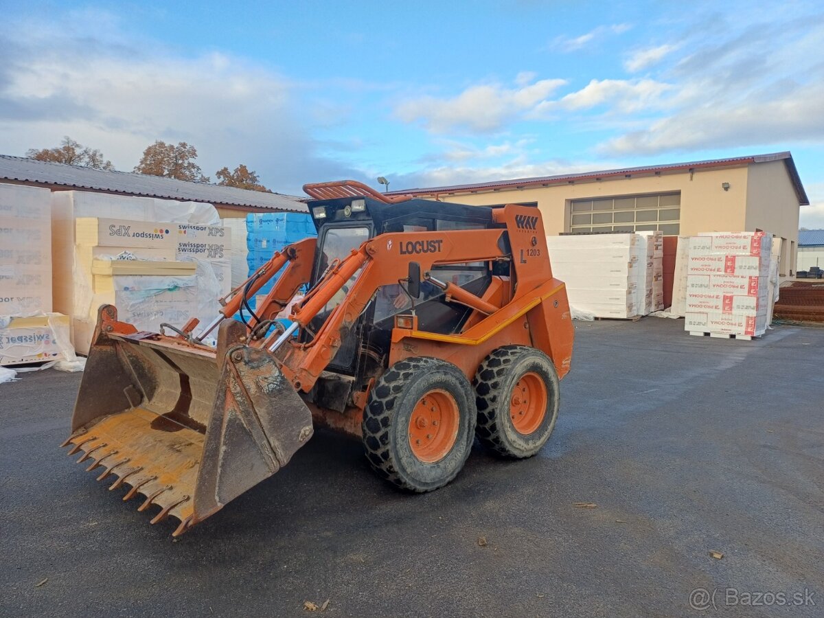Locust L 1203 smykový nakladač - 2