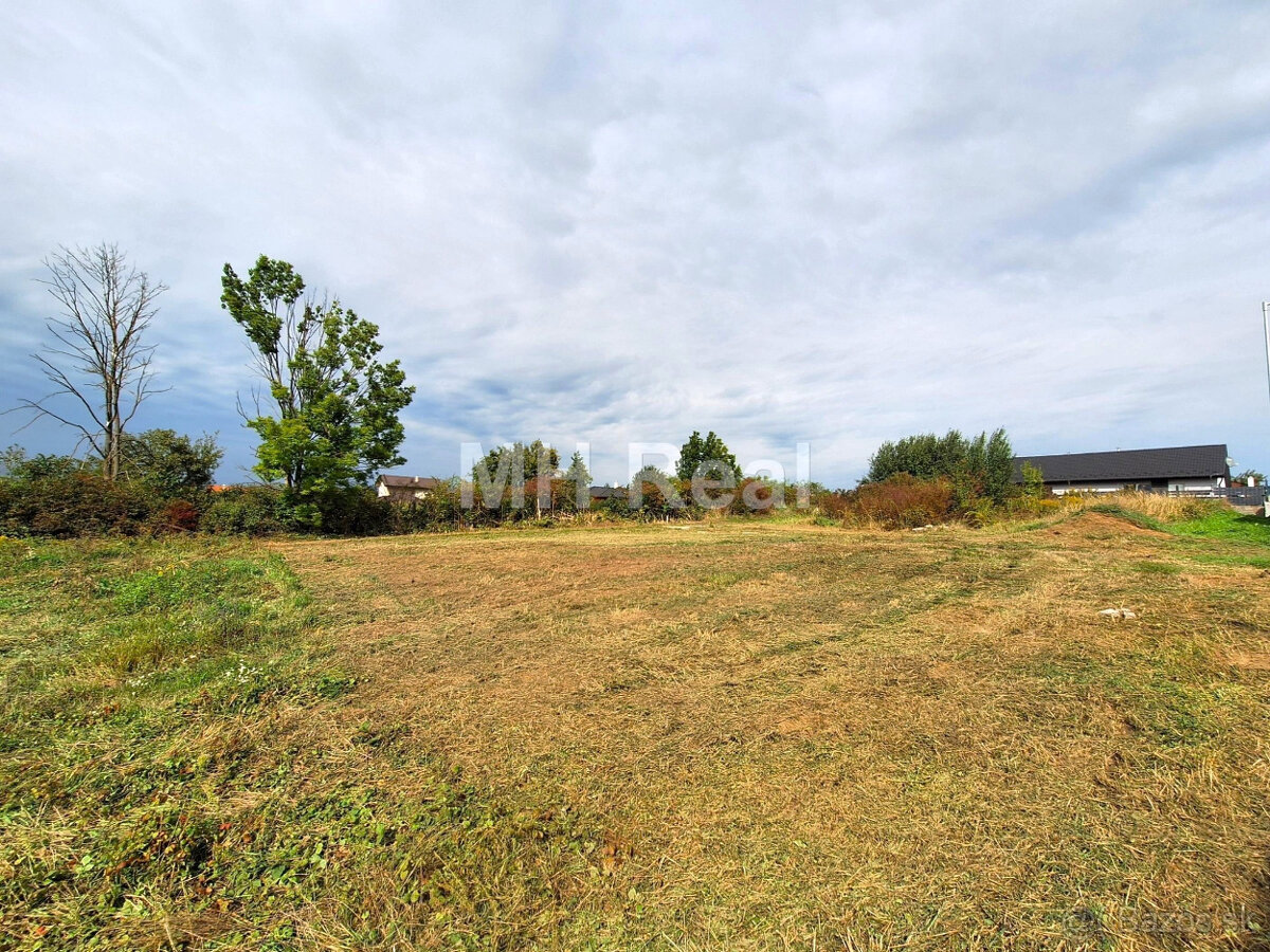 VAJKOVCE - pekný stavebný pozemok o výmere 898 m2 - 2