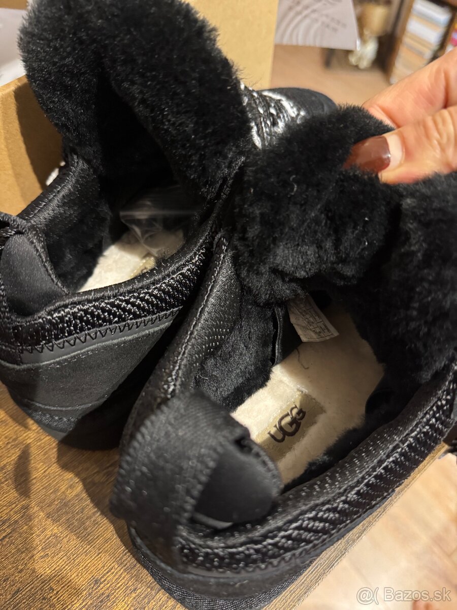 UGG lowmel cierne v.39 Skladom - 2