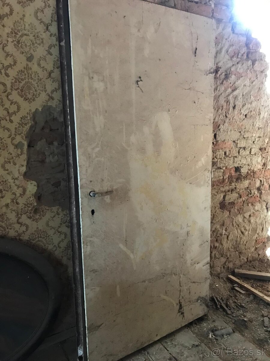 Dvere s kovovou zárubňou 90tky - 2