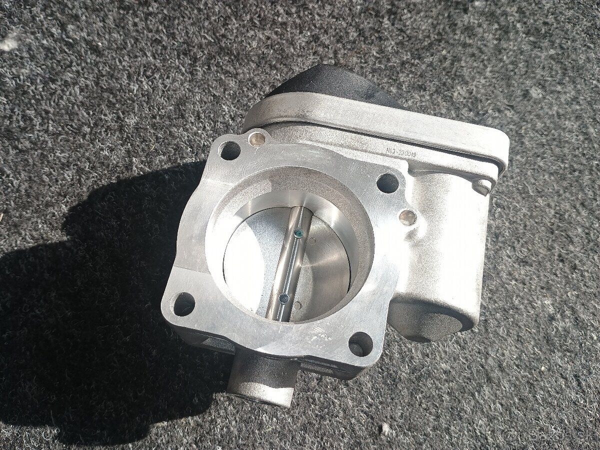 škrtiaca klapka 1,4 16v nova - 2